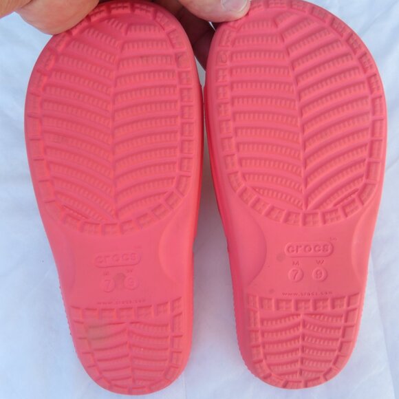 CROCS - Iconic Comfort Open Toe Pink Slides - Picture 4 of 5